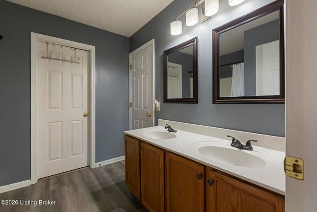 1208 Beckley Hills Ct, Louisville, KY 40245