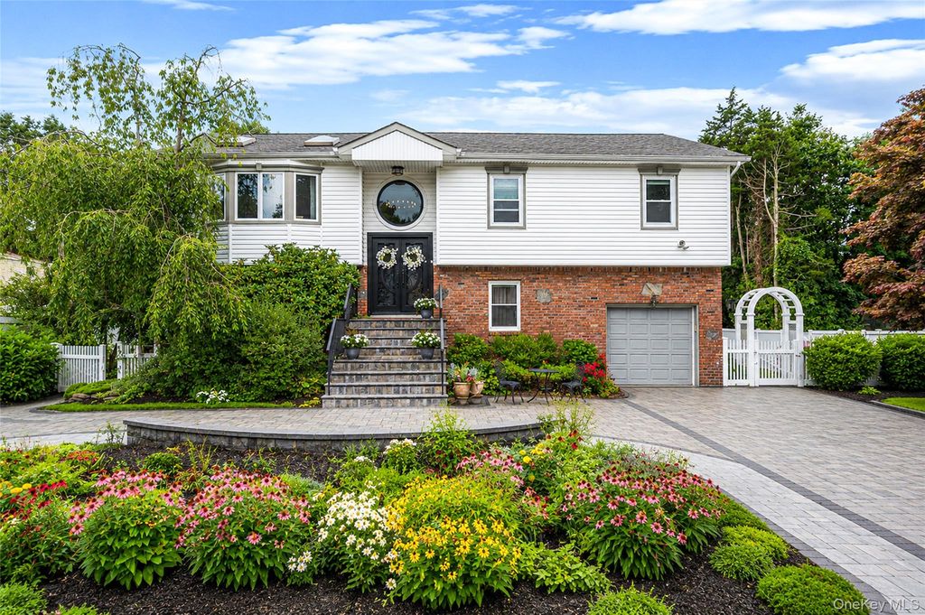 25 Kellogg Place, South Huntington, NY 11746 — exterior