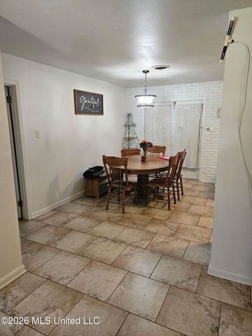 2535 Meadow Road, Biloxi, MS 39531