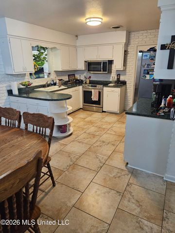 2535 Meadow Road, Biloxi, MS 39531