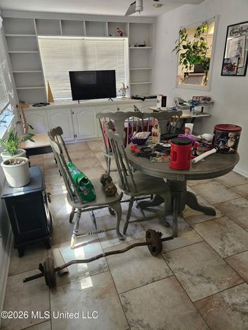 2535 Meadow Road, Biloxi, MS 39531