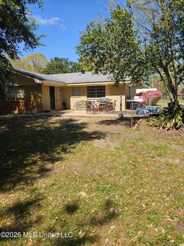 2535 Meadow Road, Biloxi, MS 39531