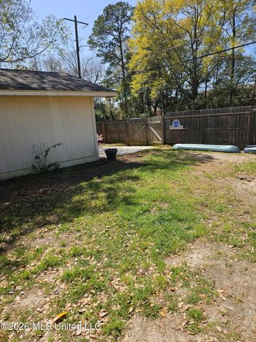 2535 Meadow Road, Biloxi, MS 39531