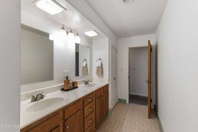 48 John David Lane 2, Albany, NY 12208