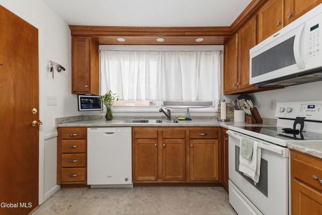 48 John David Lane 2, Albany, NY 12208