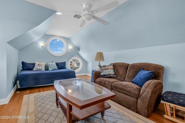 18 Meadow Avenue, Manasquan, NJ 08736