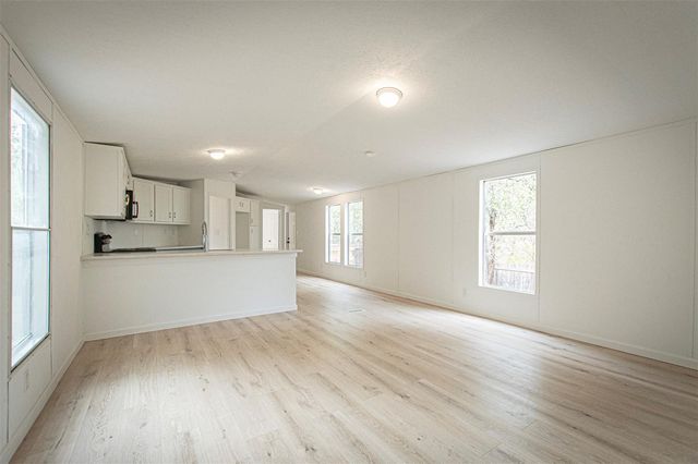 21504 Coyote TRL, Lago Vista, TX 78645