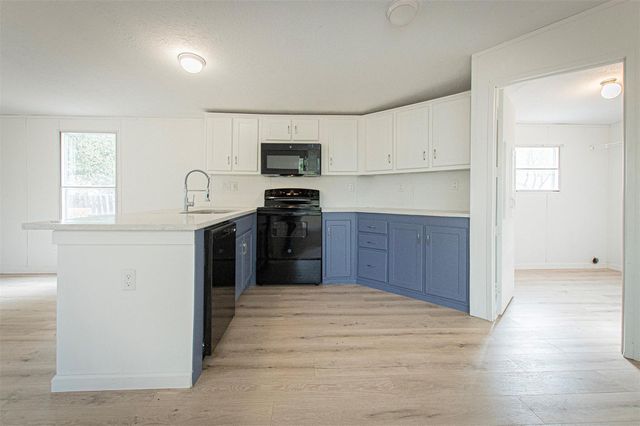 21504 Coyote TRL, Lago Vista, TX 78645