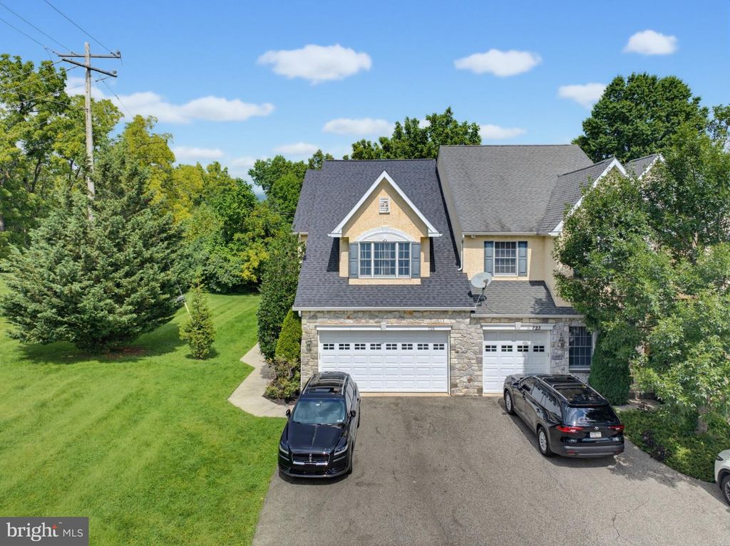 725 N SUMNEYTOWN PIKE #1, LANSDALE, PA 19446 — photo 2