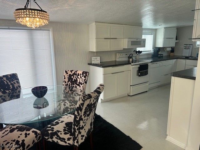 845 Shadowrow Avenue, Willoughby, OH 44094