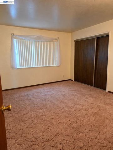 230 Flanders Ct, San Lorenzo, CA 94541