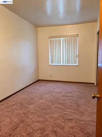 230 Flanders Ct, San Lorenzo, CA 94541