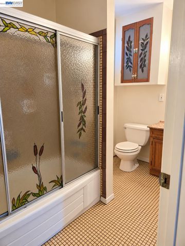 230 Flanders Ct, San Lorenzo, CA 94541