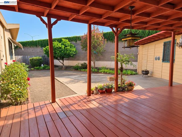 230 Flanders Ct, San Lorenzo, CA 94541