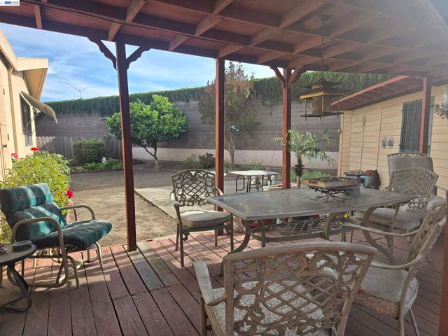 230 Flanders Ct, San Lorenzo, CA 94541