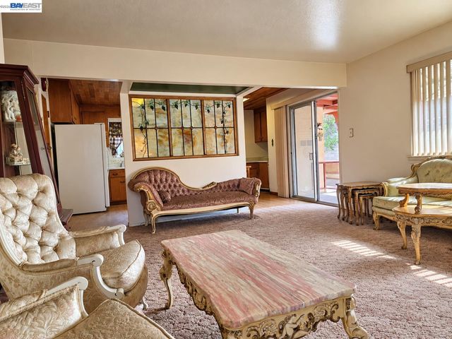 230 Flanders Ct, San Lorenzo, CA 94541