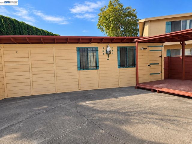 230 Flanders Ct, San Lorenzo, CA 94541