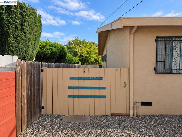 230 Flanders Ct, San Lorenzo, CA 94541