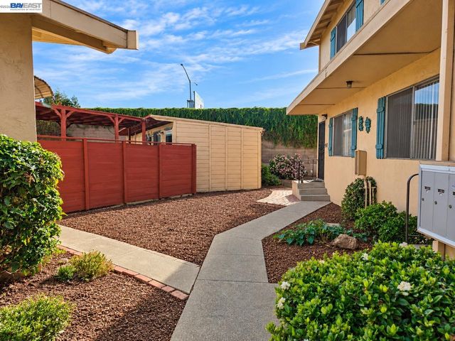 230 Flanders Ct, San Lorenzo, CA 94541
