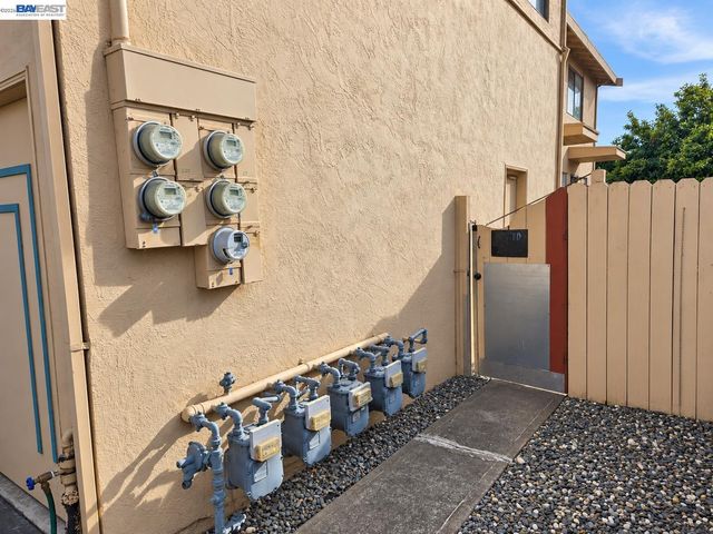 230 Flanders Ct, San Lorenzo, CA 94541