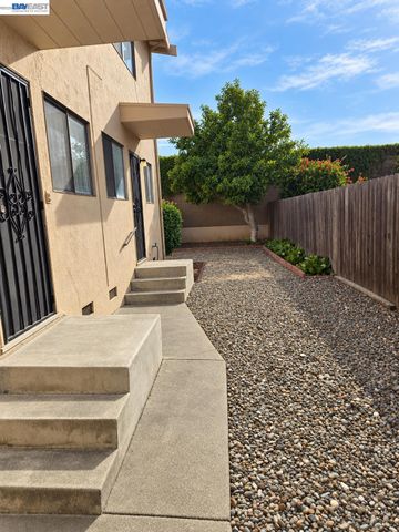 230 Flanders Ct, San Lorenzo, CA 94541