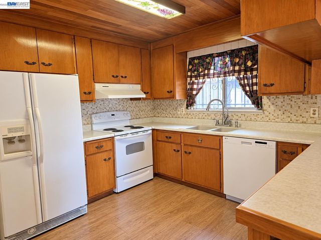 230 Flanders Ct, San Lorenzo, CA 94541