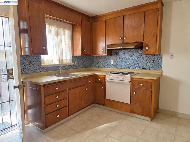 230 Flanders Ct, San Lorenzo, CA 94541