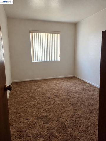 230 Flanders Ct, San Lorenzo, CA 94541