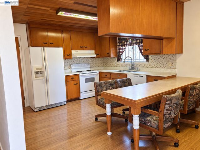 230 Flanders Ct, San Lorenzo, CA 94541