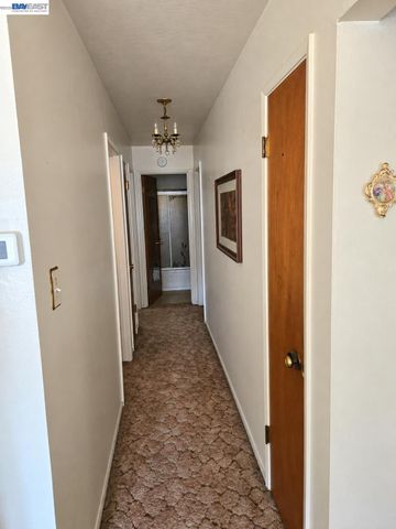 230 Flanders Ct, San Lorenzo, CA 94541