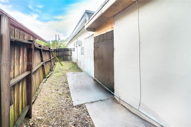 1806 SW 22nd St, Fort Lauderdale, FL 33315
