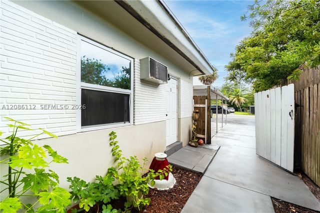 1806 SW 22nd St, Fort Lauderdale, FL 33315