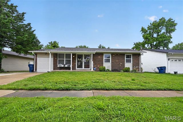 3027 Luxury Drive, Florissant, MO 63031