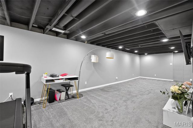 3027 Luxury Drive, Florissant, MO 63031