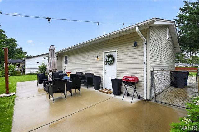 3027 Luxury Drive, Florissant, MO 63031
