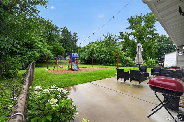 3027 Luxury Drive, Florissant, MO 63031