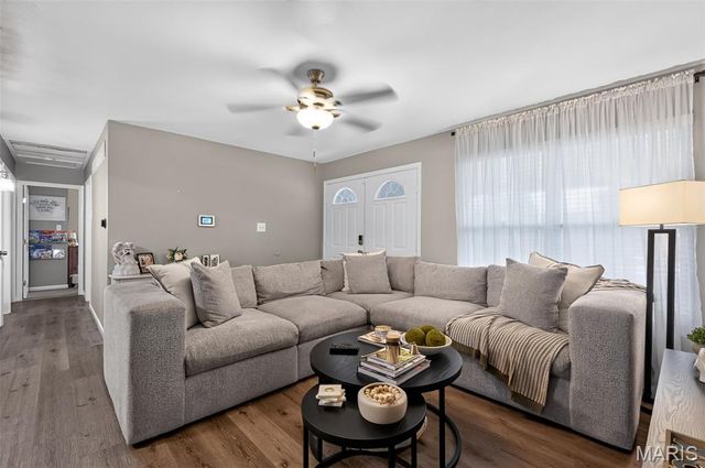 3027 Luxury Drive, Florissant, MO 63031