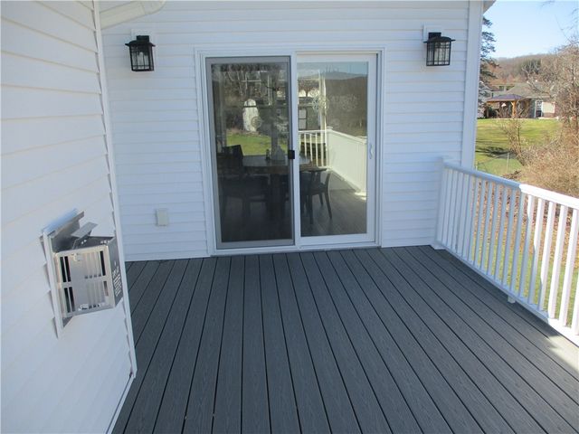 8 Royal Court Court, Horseheads, NY 14845