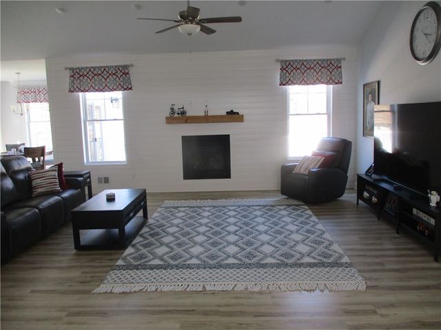 8 Royal Court Court, Horseheads, NY 14845