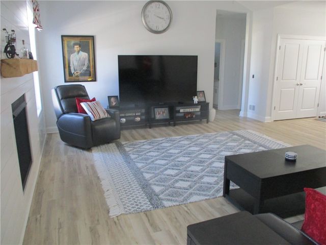 8 Royal Court Court, Horseheads, NY 14845