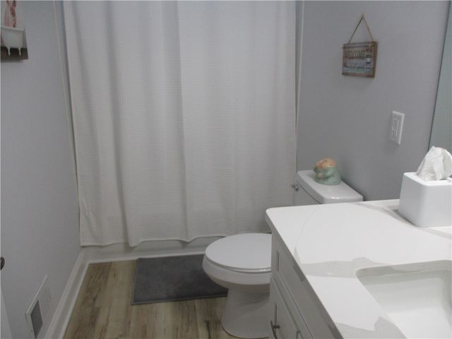 8 Royal Court Court, Horseheads, NY 14845