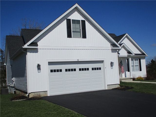 8 Royal Court Court, Horseheads, NY 14845