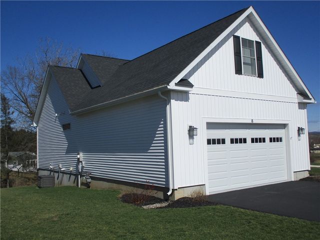 8 Royal Court Court, Horseheads, NY 14845