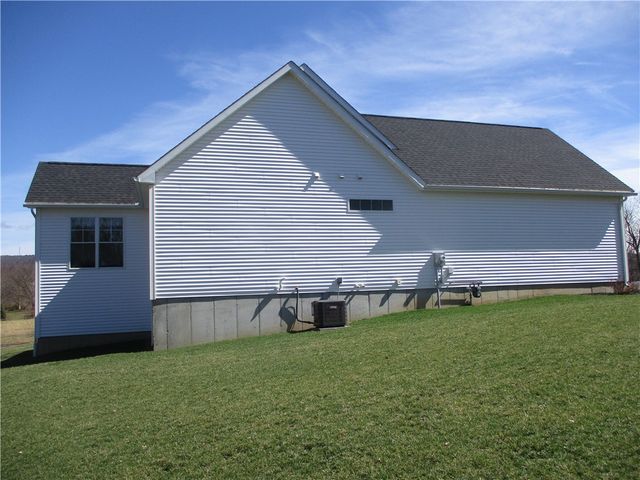 8 Royal Court Court, Horseheads, NY 14845