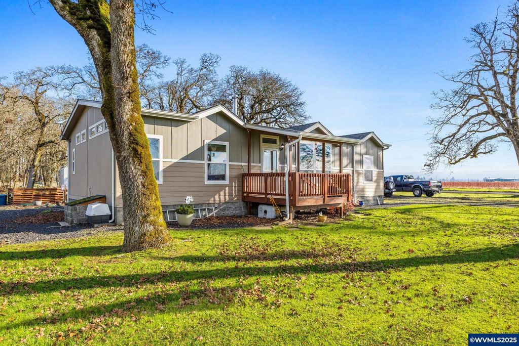 Image 1 of property listing at 8071 Little Rd SE, Aumsville, OR 97325