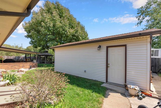 2010 S Beech St, Wichita, KS 67207