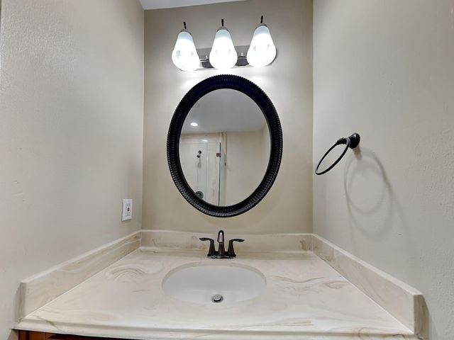 801 Newport Boulevard, League City, TX 77573