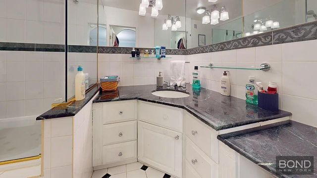 401 E 74th St Apt 6E, New York City, NY 10028