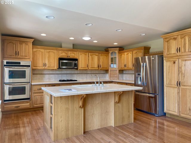 2180 HAYES St, North Bend, OR 97459