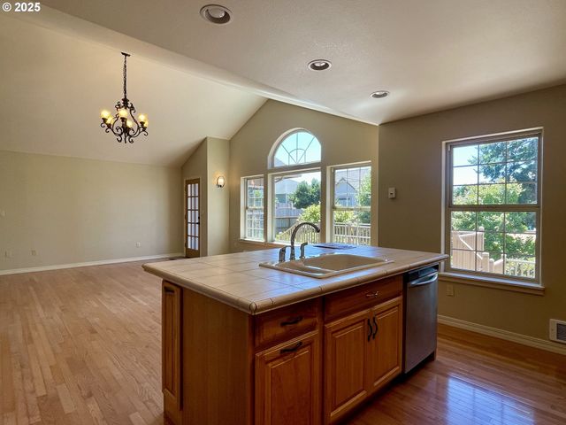 2180 HAYES St, North Bend, OR 97459